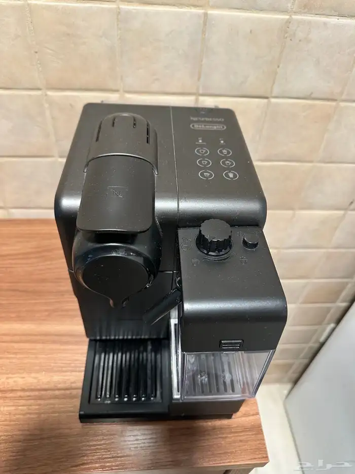 للبيع آلة قهوة نسبرسو NESPRESSO ( بحالة جيدة واستخدام خفيف 0