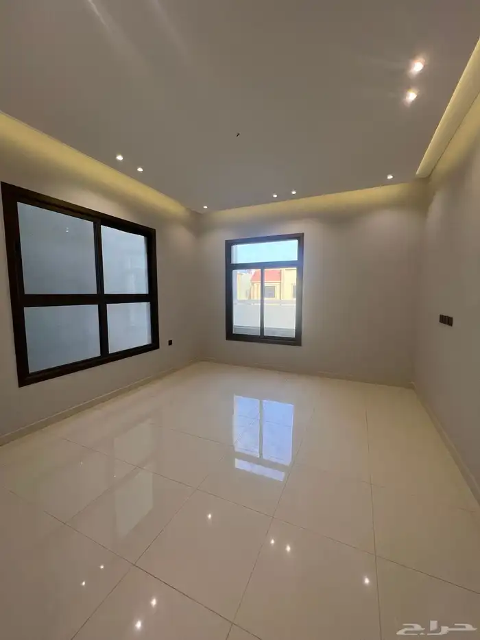 للبيع فيلا دورين وملحق موقع مميز درة الموسى 20