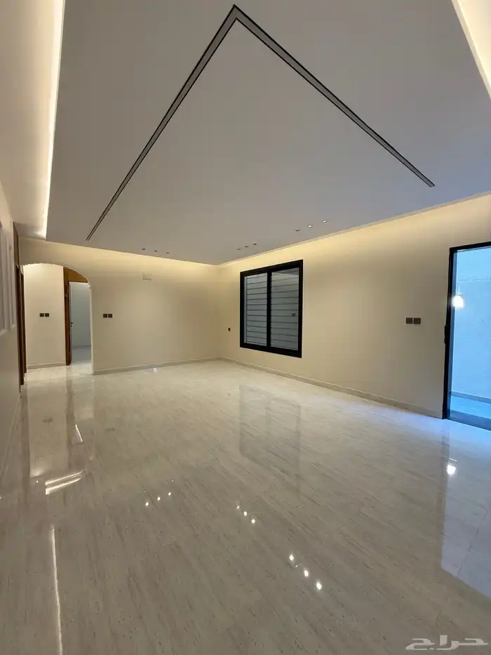 للبيع دور أرضي 6 غرف بحوش كبير خلف حديقة الزهور - بالمحالة 10