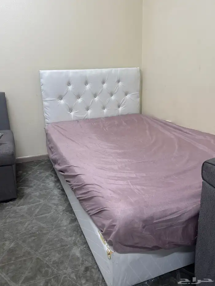 للبيع سرير نفر ونص مع السفنجه 0