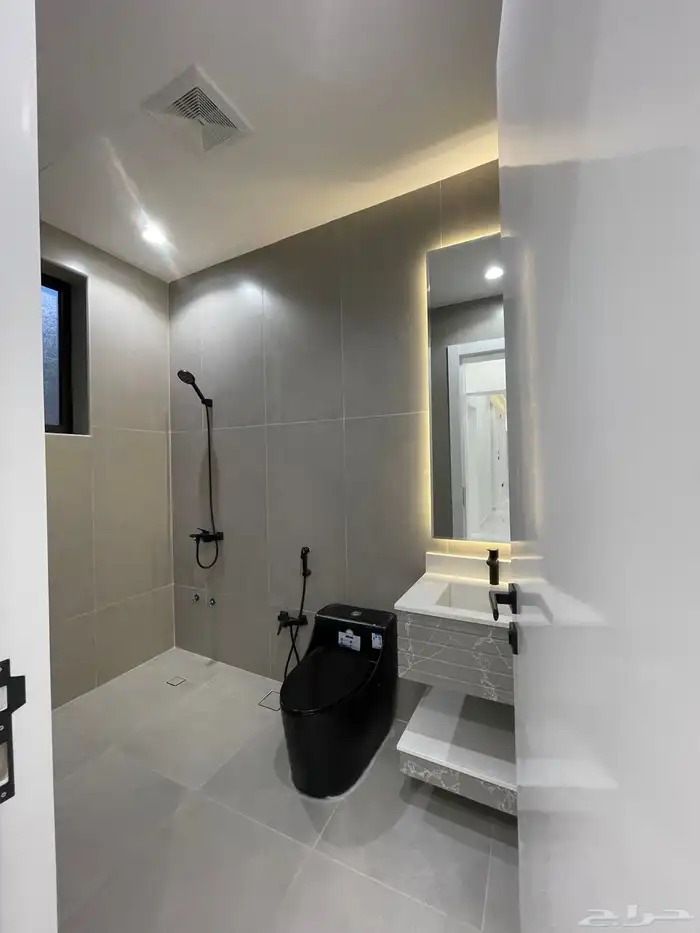 للتملك شقق ارضيه وعلويه من 550 الف ابها المحاله حى الزهور 30