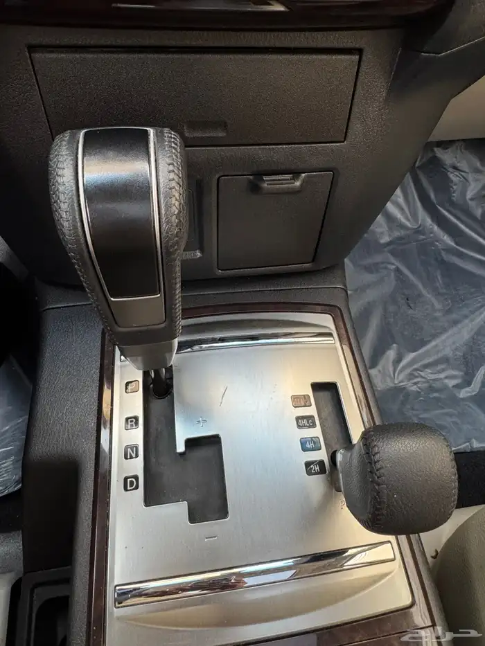 للبيع جيب مستوبيشي باجيرو فل كامل عداد قليل علامة ذهبيه 24