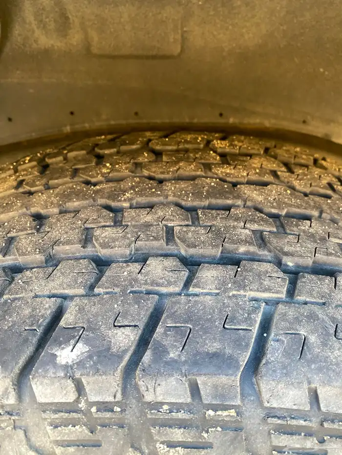 جنوط ميثود صيني مستعمل للبيع مع كفراتها 4