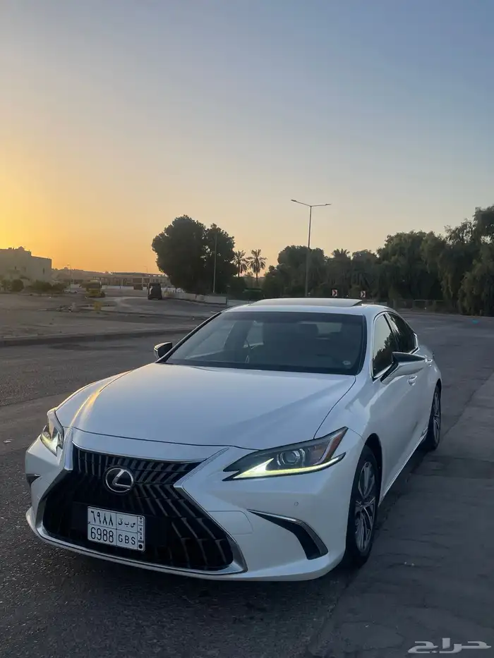 لكزس 2022 ES هايبرد 3