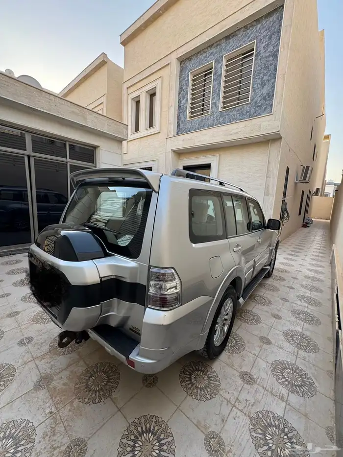 للبيع جيب مستوبيشي باجيرو فل كامل عداد قليل علامة ذهبيه 7