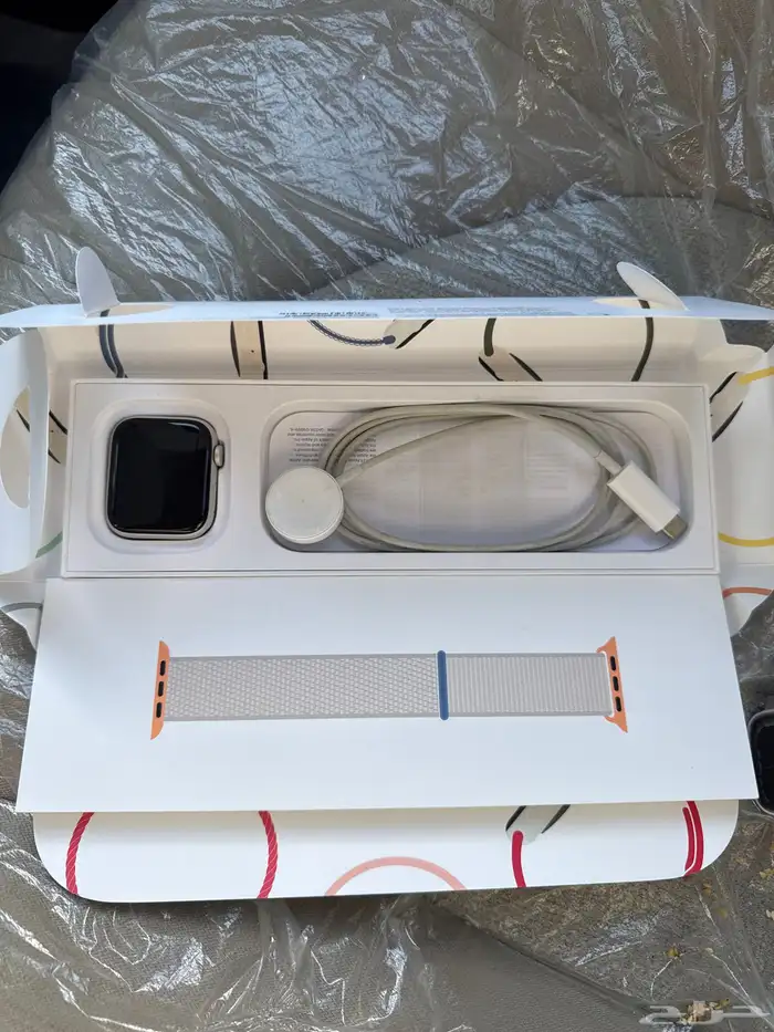 ساعة ابل  Apple Watch SE  (GPS) (الجيل الثاني). 1