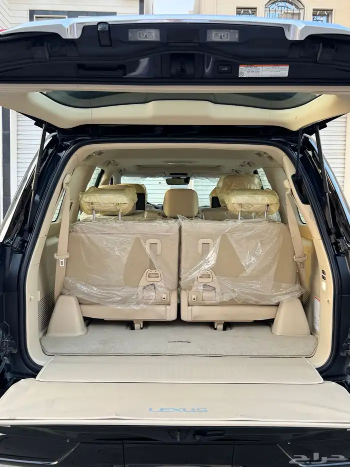 لكزس 2021 اسود 24