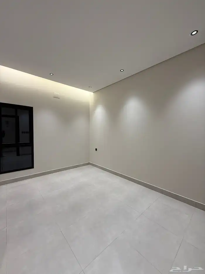 للبيع شقق ارضيه وشقق علويه ف ابها المحاله حي الزهور 30