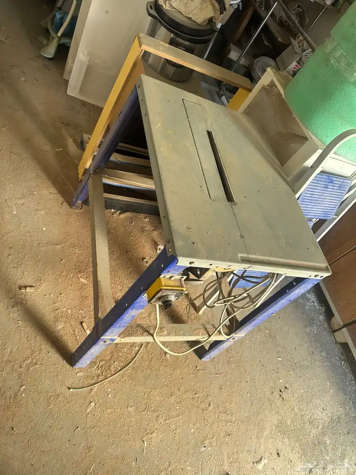 منشار كهربائي بطاولة ومعدات 0