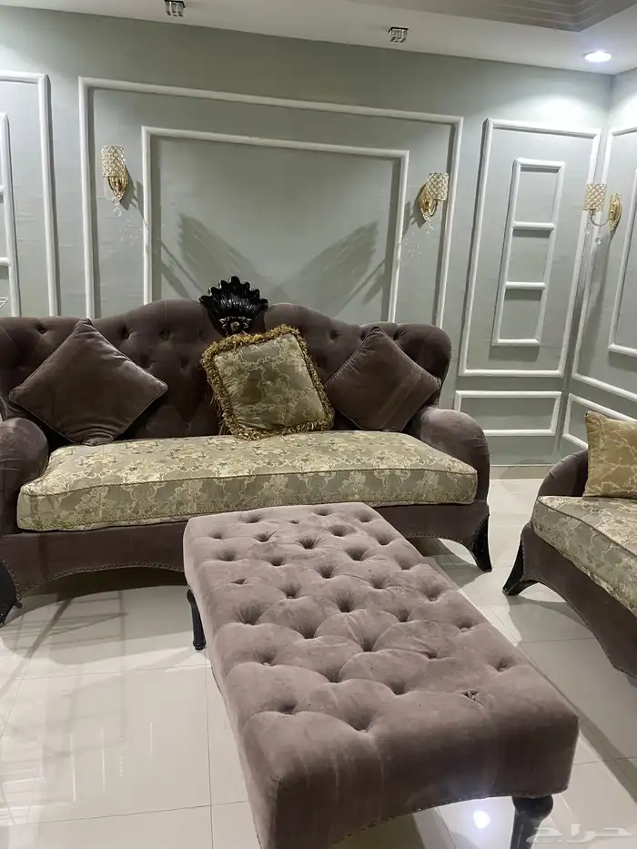 كنب كلاسيكي فخم اربع قطع وطاوله 2