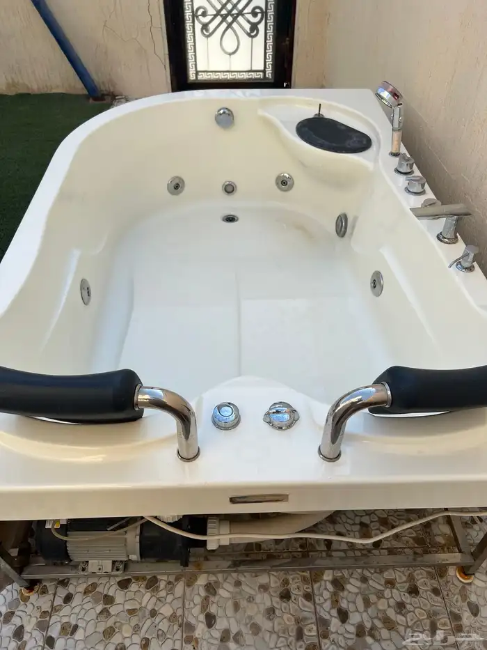 جاكوزي طول 180 سم وعرض 120 سم وارتفاع 60 سم 3