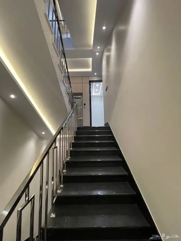 للتملك شقق ارضيه وعلويه من 550 الف ابها المحاله حى الزهور 17