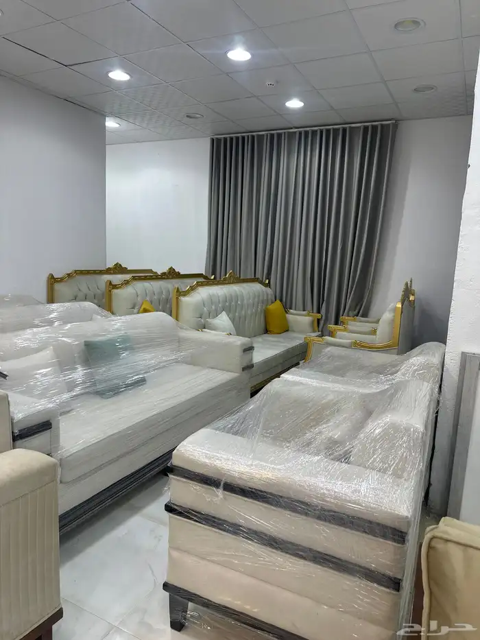 كنبات جاهزه عليها. عروض. 6