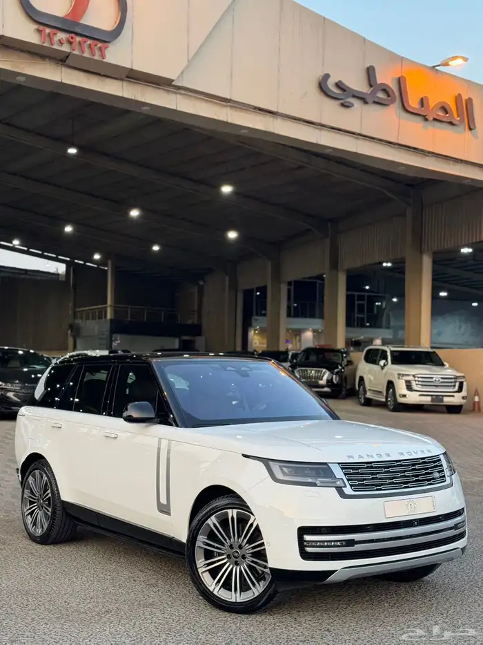 رنج روفر فوج اوتوبيقرافي 2023 V8 - ضمان وصيانة مجانية 24