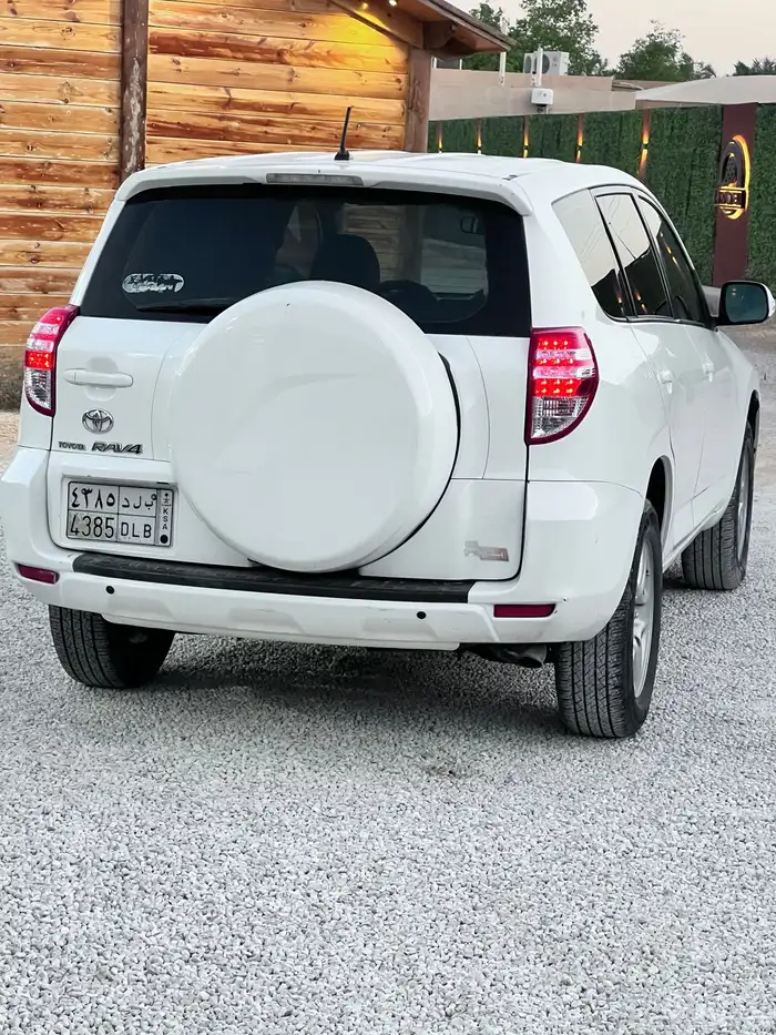 تيوتا رافور 8