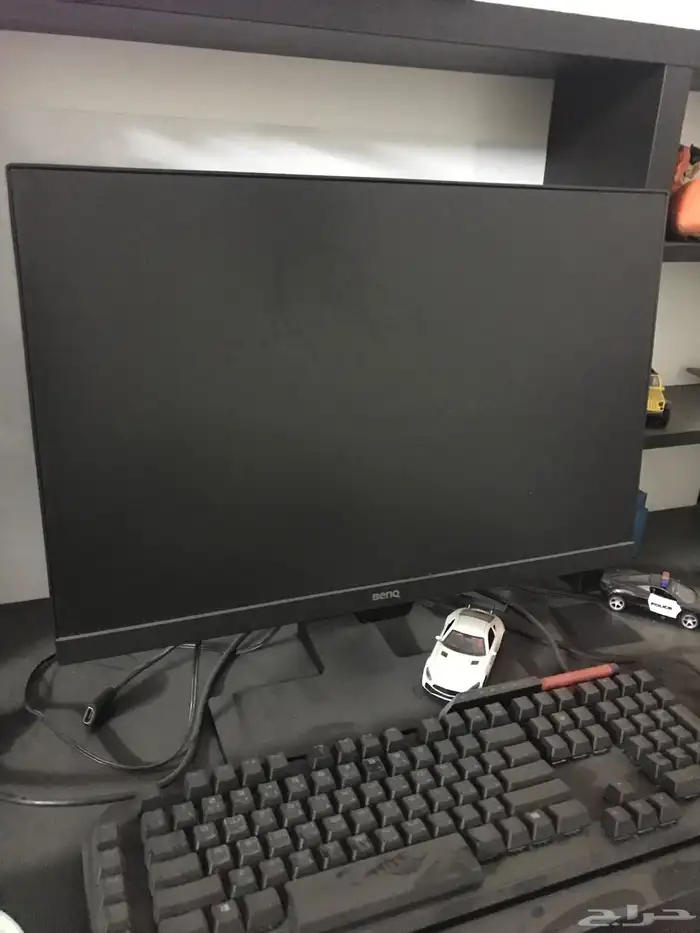 مكتبه قيمنق وشاشه وكيبورد ومارس 1