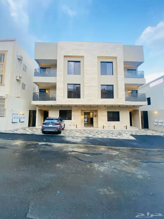 للبيع شقة دور ارضي مع سطح خاص تشطيب Vip في أبها حي البديع 1