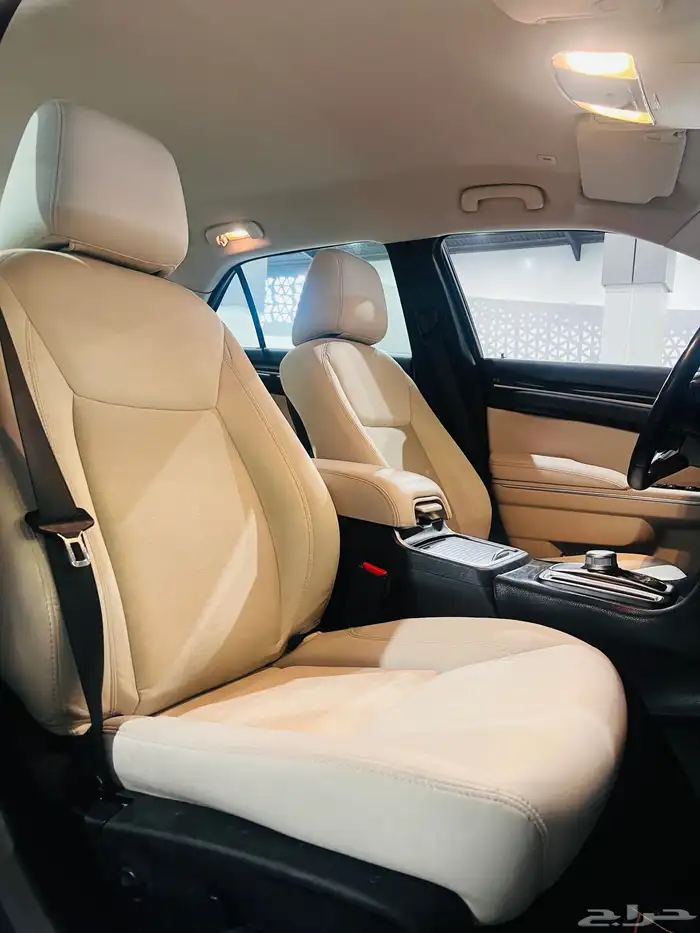 كرايزلر 2018 هيمي C300 V8 (بحالة ممتازة ) 15
