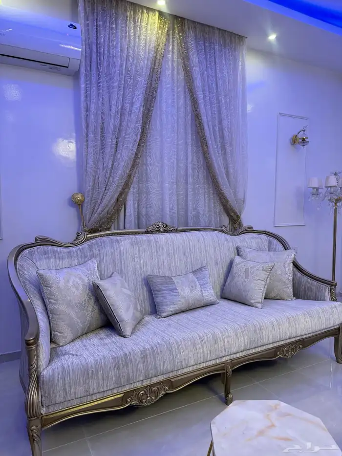 كنب صاله فخم مع طاولات الضيافه 0