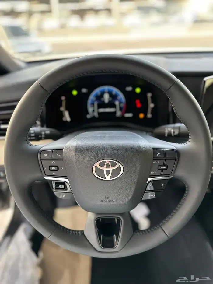 تويوتا كامري LE بنزين الوان رمادي موديل 2025 13