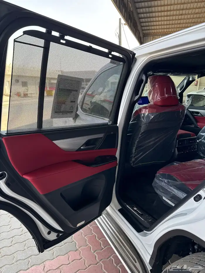 لكزس LX600 فئة F-SPORT بنزين 2025 9