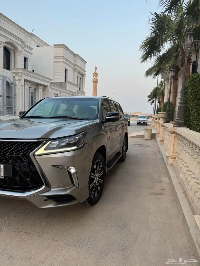 نادر من النوادر جيب لكزس LX570 (مخزن عداد 36 ألف فقط) 1