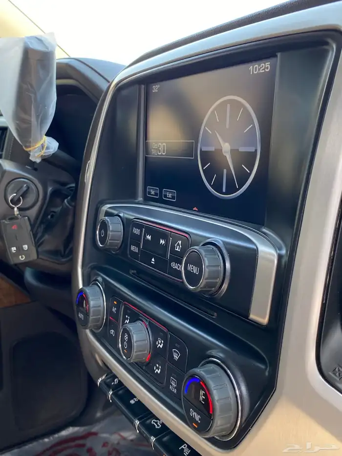 سييرا 2016 فل كامل Z71 اللون فضي SLE 14