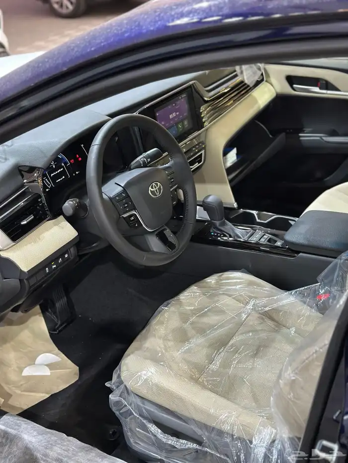 تويوتا كامري E بلص هايبرد الوان كحلي موديل 2025 9