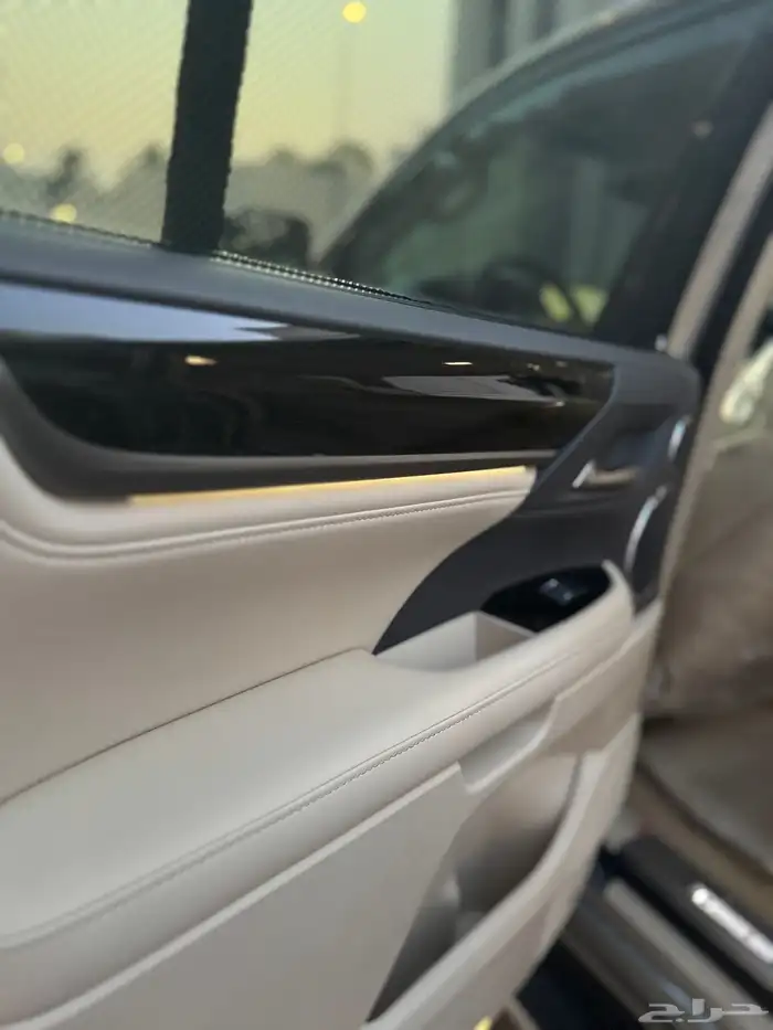 نادر من النوادر جيب لكزس LX570 (مخزن عداد 36 ألف فقط) 17