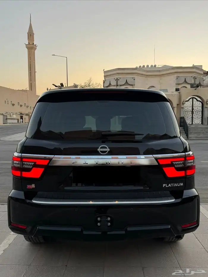 للبيع باترول 2023 بلاتينوم أسودV6 4