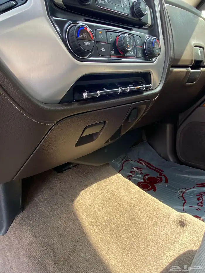 سييرا 2016 فل كامل Z71 اللون فضي SLE 40