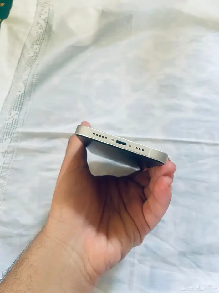 للبيع ايفون 12 لون ابيض 2