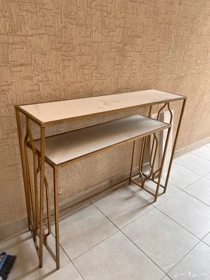 طاولة استقبال بحالة جيدة 0