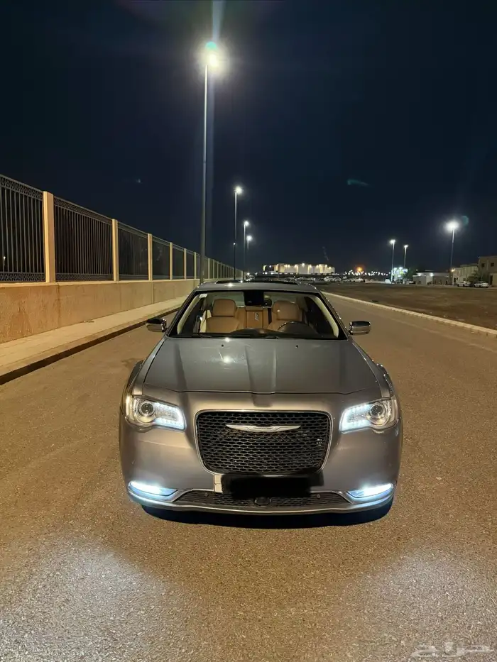 للبيع كرايسلر 2016 فل كامل V8 0