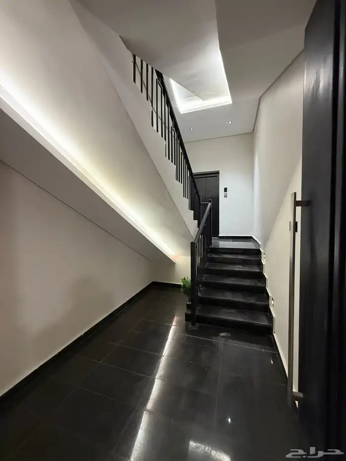 للبيع شقق ارضيه وشقق علويه ف ابها المحاله حي الزهور 19