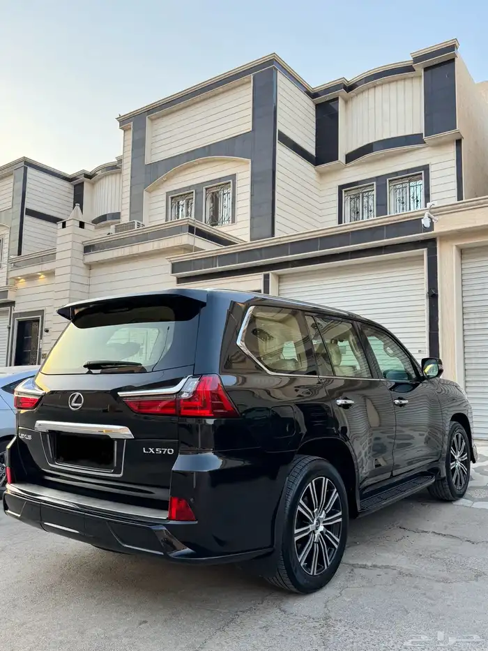 لكزس 2021 اسود 2