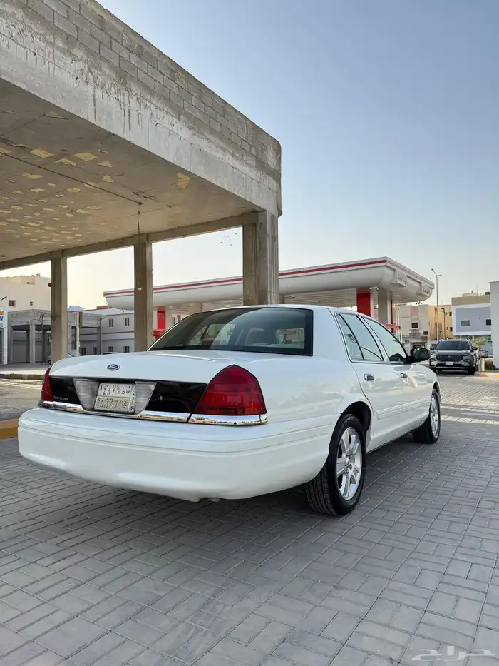 فورد كراون فكتوريا 9