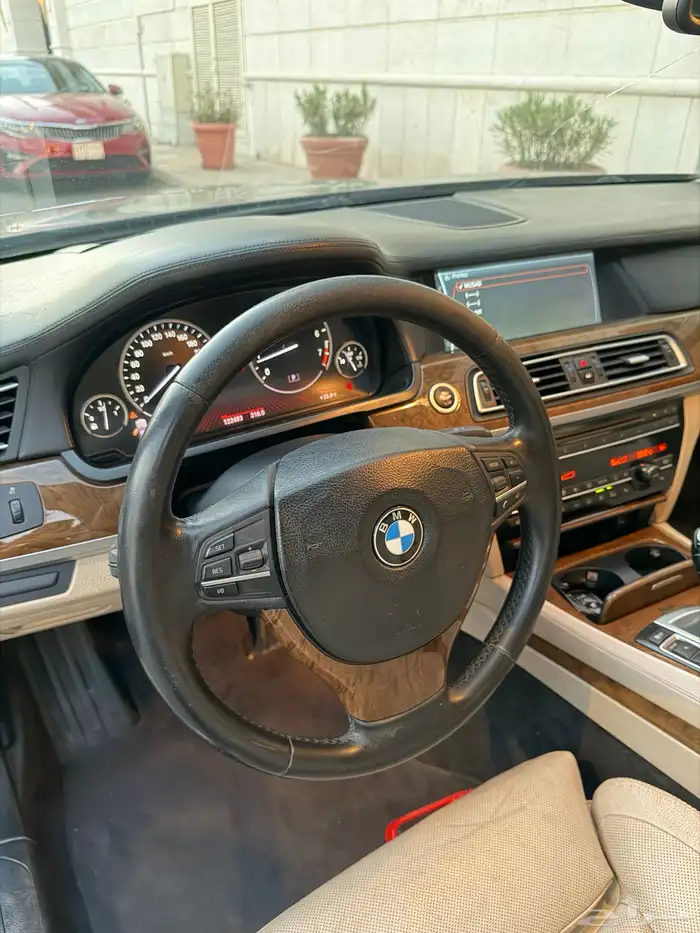 بي ام دبيلو 2009 ( مخزن ) اقبل البدل المناسب 38