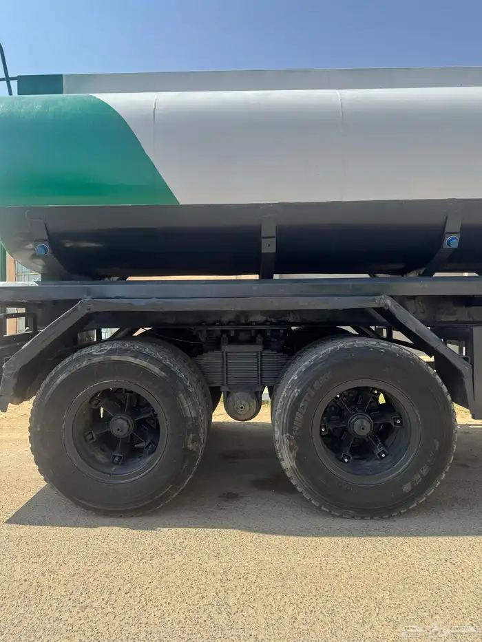 رأس تريلة مع تانكي 8