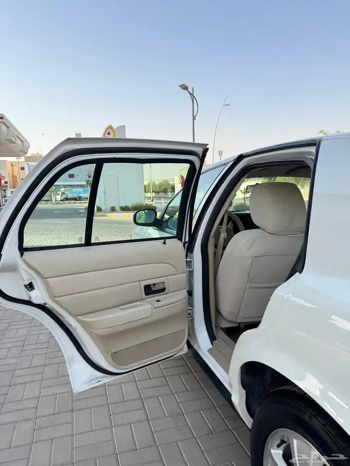 فورد كراون فكتوريا 27