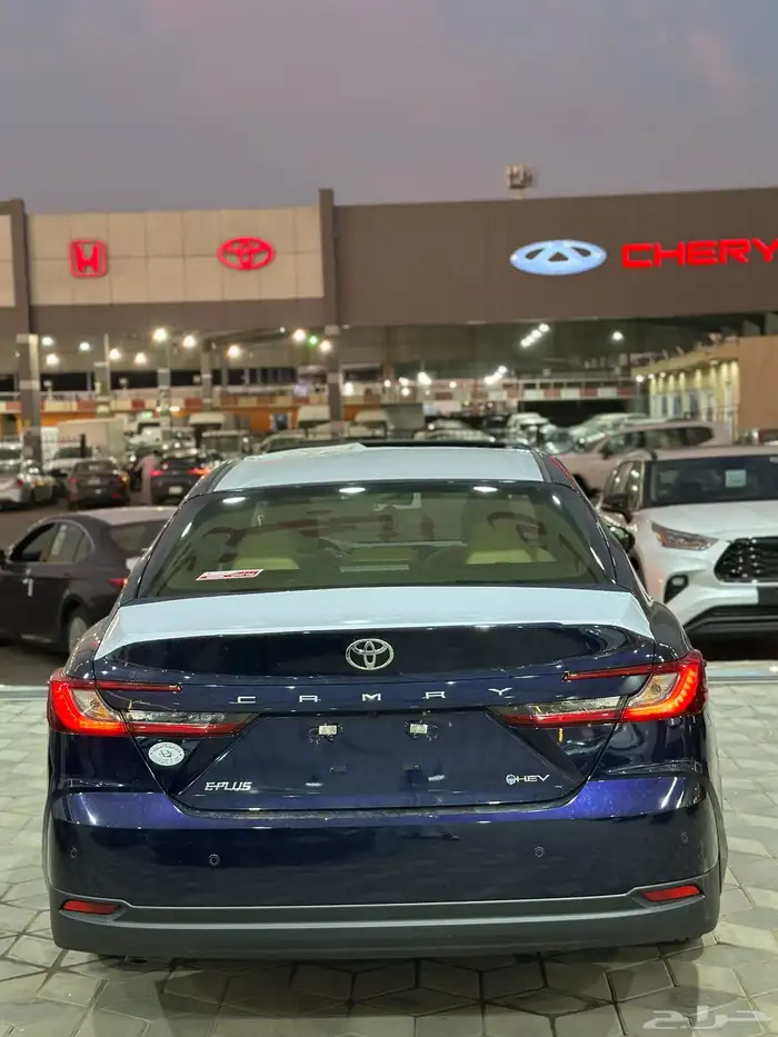 تويوتا كامري E بلص هايبرد الوان كحلي موديل 2025 4