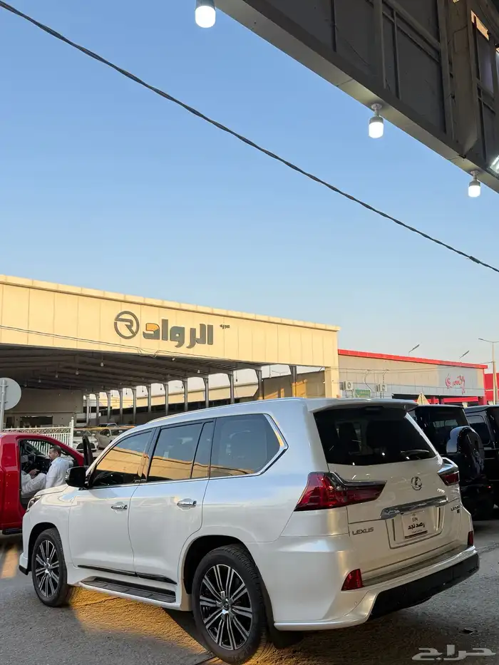 لكزس 2021 عداد 135 الف سعودي فل 5