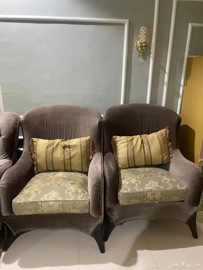 كنب كلاسيكي فخم اربع قطع وطاوله 1