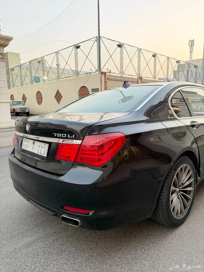 بي ام دبيلو 2009 ( مخزن ) اقبل البدل المناسب 19