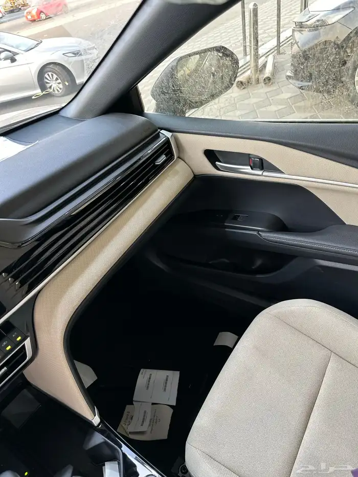 تويوتا كامري LE بنزين الوان رمادي موديل 2025 11