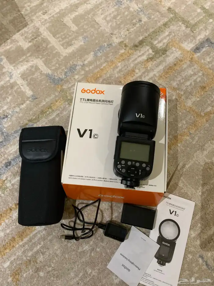 عدسات تصوير بحالة ممتازة وفلاش Godox V1C 25