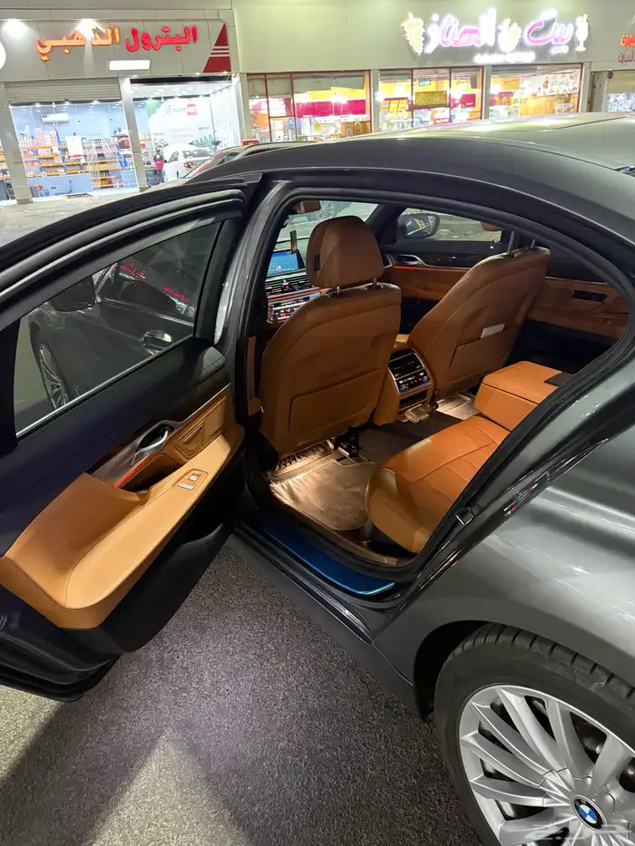 للبيع بي ام دبليو 2019 الناغي 730 9