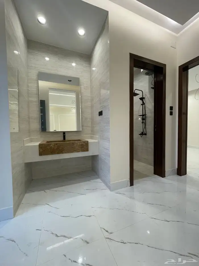 للبيع شقق ارضيه بباكيه سياره تشطيب ممتاز ابها حي الزهور 9