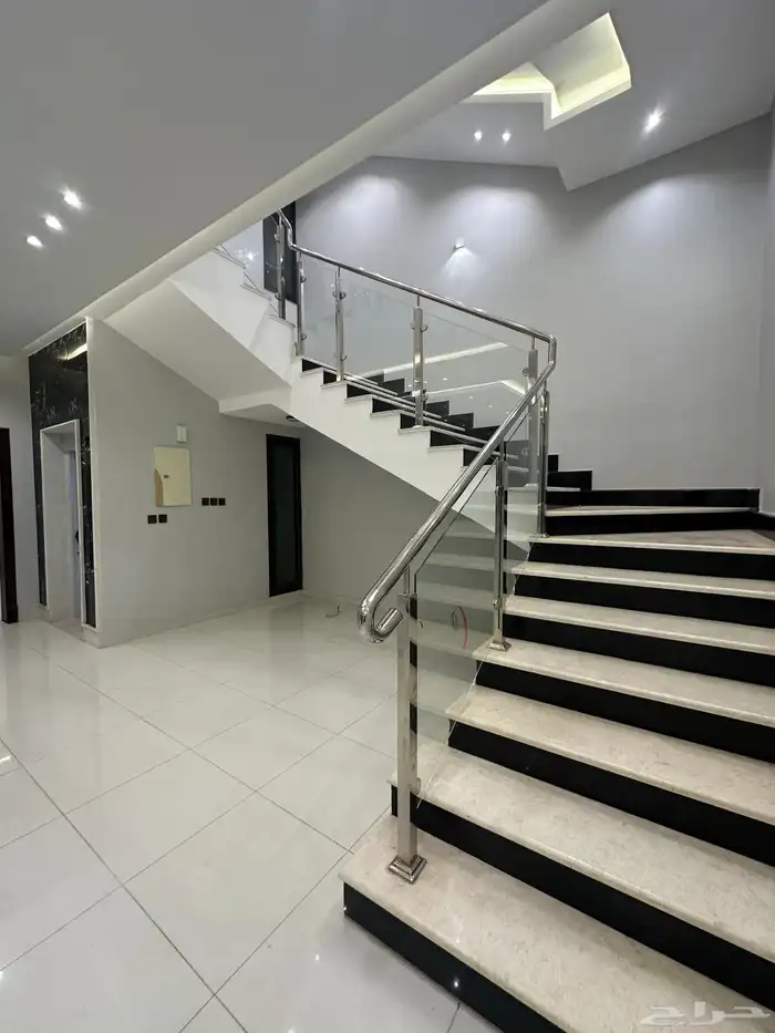 للبيع فيلا دوبلكس قريبه من الممشى والخدمات بخميس مشيط 8