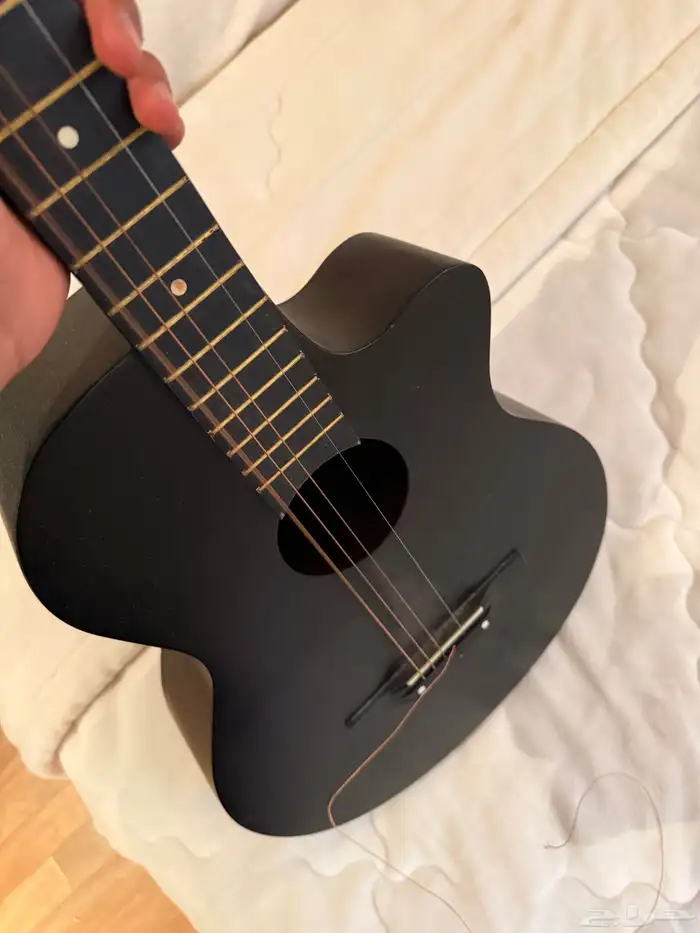 قيتار مع شنطه و اوتار 1